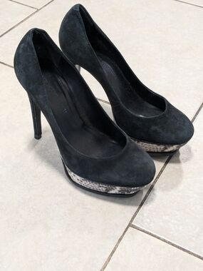 Pour La Victorie Black Suede Platform High Heel Pumps with Snake-Print Accent